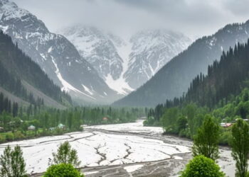Kashmir Weather: Heavy Rainfall Warning in Several Districts, Srinagar on Yellow Alert