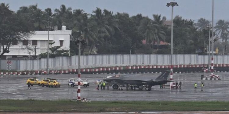 UK Agrees To Move Stranded F-35B Fighter To Kerala Airport Hangar