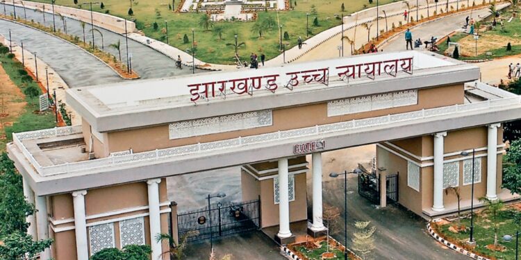 Jharkhand High Court to Hear Bail Pleas of IAS Vinay Choubey and Former Minister Alamgir Alam on Friday