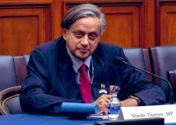 Shashi Tharoor Backs ‘Removal Bill’, Sparks New Rift With Congress