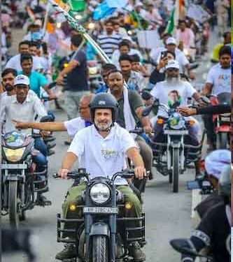 Rahul Gandhi, Tejashwi Surprise Locals with Tea Break at Purnia Dhaba
