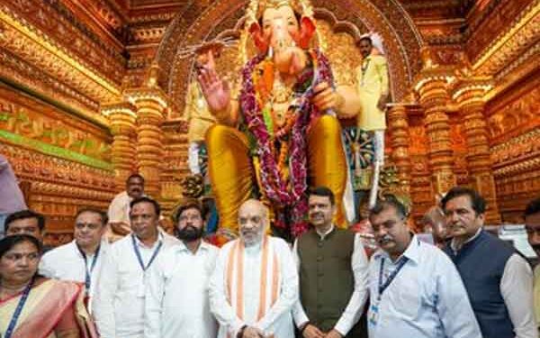 Amit Shah Offers Prayers at Lalbaugcha Raja with Fadnavis and Shinde