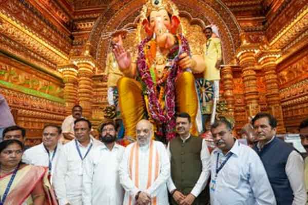 Amit Shah Offers Prayers at Lalbaugcha Raja with Fadnavis and Shinde
