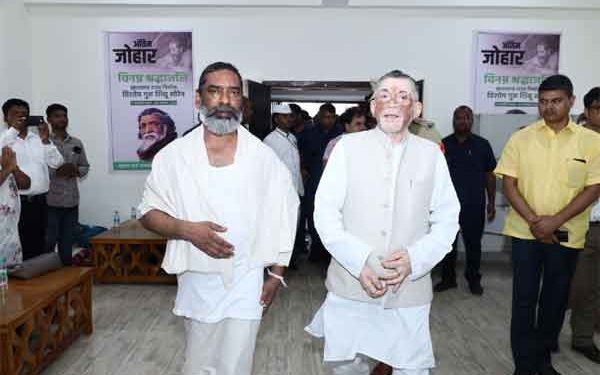 Governor Pays Tribute to Dishom Guru Shibu Soren at Nemra Residence