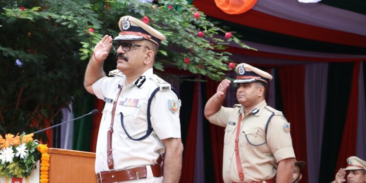 DGP Hoists Tricolour at Jharkhand Police HQ, Highlights Major Achievements