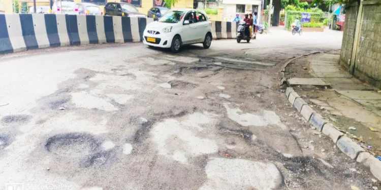 BlackBuck CEO Quits Bengaluru Over ‘Death-Trap Roads’, IT Leaders Flag Pothole Crisis