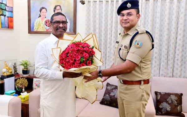 New Ranchi SSP Rakesh Ranjan Meets CM Hemant Soren