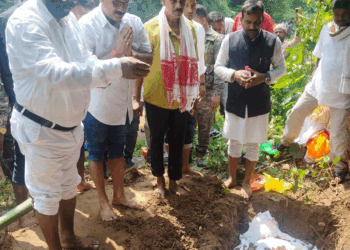 JMM Leader Suresh Ganjhu Laid to Rest, Former Minister Among Attendees