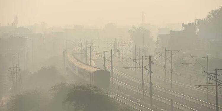 Toxic Delhi Air Now Threatens Your Eyes Along With Your Lungs