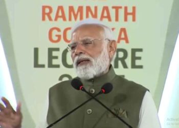 PM Modi Urges India To Shed “Colonial Mindset” At Ramnath Goenka Lecture; Tharoor Praises Speech
