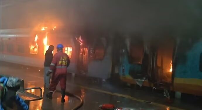 Two Coaches of Tatanagar–Ernakulam Express Catch Fire in Andhra, One Passenger Dead