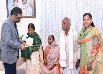 Jharkhand CM Encourages Young Tribal PhD Scholar Selected at IIIT Ranchi