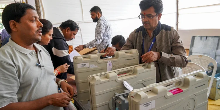 Veteran Artists Lead By Example As Maharashtra Civic Polls Begin