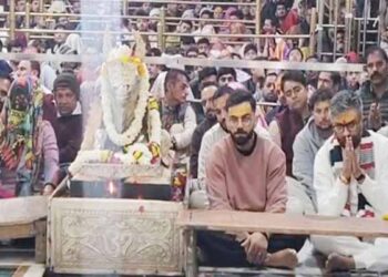 Indian Cricketers Kohli, Kuldeep and T Dilip Seek Blessings at Mahakal Temple