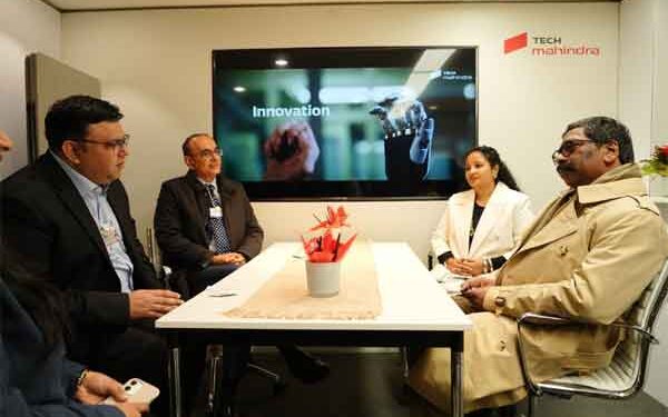 Hemant Soren Honoured With Prestigious White Badge at World Economic Forum