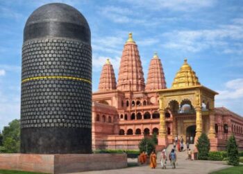 World’s Largest Shiva Lingam Installed at Motihari’s Virat Ramayan Temple
