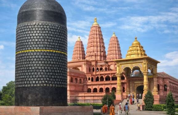 World’s Largest Shiva Lingam Installed at Motihari’s Virat Ramayan Temple