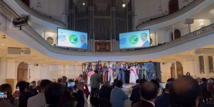 Jharkhand Students Welcome CM in London with Traditional Sadri Song