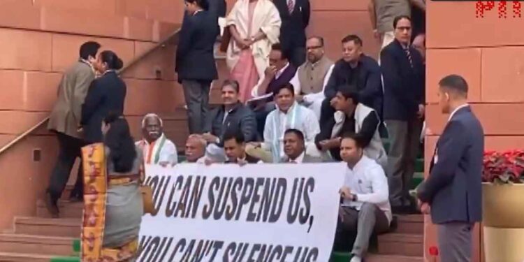 Opposition Chaos Escalates in Parliament; Rahul and Priyanka Gandhi Step In