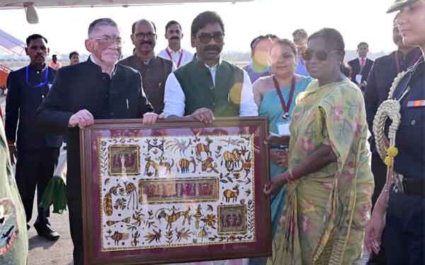President Murmu Given Formal Farewell at Ranchi Airport