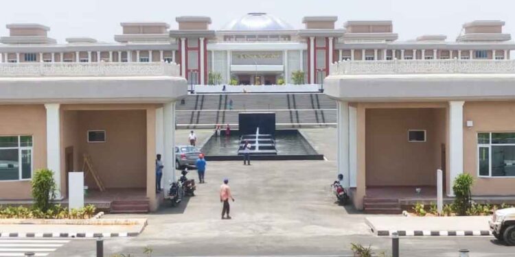 Jharkhand High Court Issues Non-Bailable Warrant After Accused Skips Hearing