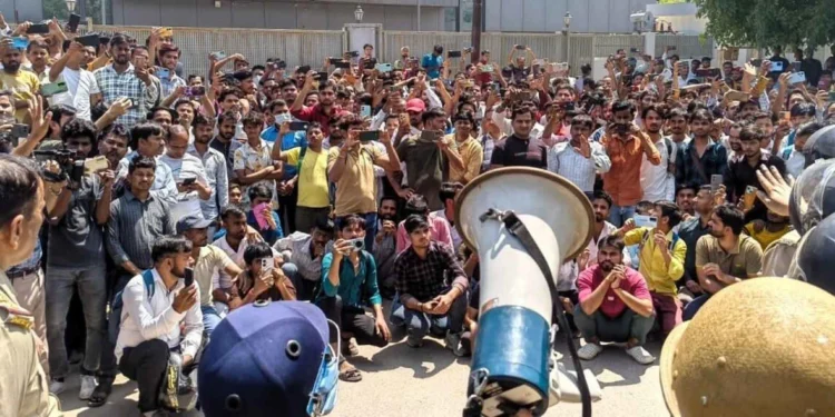 Worker Protest Turns Violent in Noida and Faridabad, Vehicles Set Ablaze