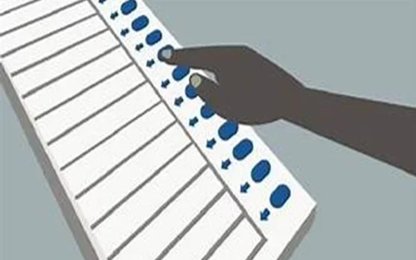 Voting Underway in Bengal and Tamil Nadu, EVM Glitch Reported in Murshidabad