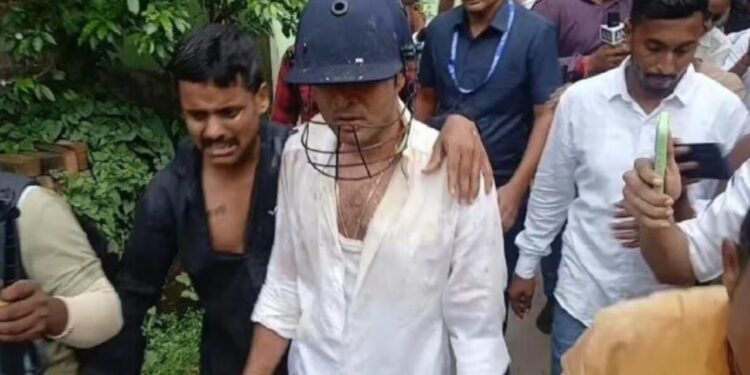 Eggs and Stones Hurled at TMC MP Abhishek Banerjee in Sonarpur, BJP Workers Raise ‘Chor Chor’ Slogans