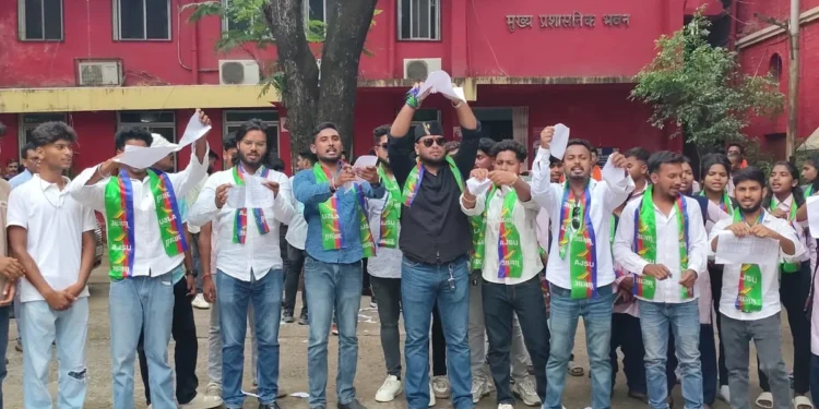 Ranchi University Students Erupt Against Cluster System, AJSU and ABVP Warn of Intensified Agitation