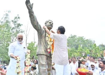 CM Hemant Soren Pays Tribute to Jharkhand Movement Leader Durga Soren on Death Anniversary
