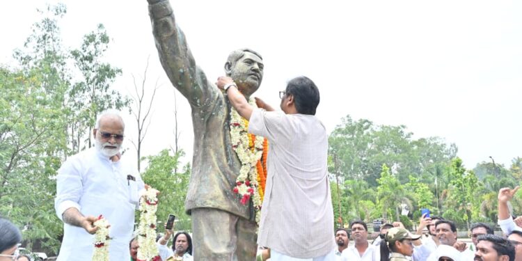 CM Hemant Soren Pays Tribute to Jharkhand Movement Leader Durga Soren on Death Anniversary