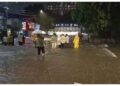 Mumbai Paralysed by Monsoon Rains, Streets Flooded, Local Trains Disrupted and Andheri Subway Shut
