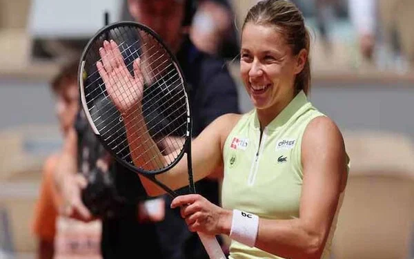 Maja Chwalinska Makes History as First Qualifier to Reach French Open Women’s Final