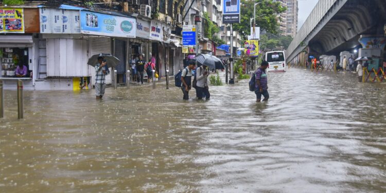 Mumbai on Red Alert as Monsoon Fury Kills 5 Across Maharashtra, Roads Flooded and Schools Shut