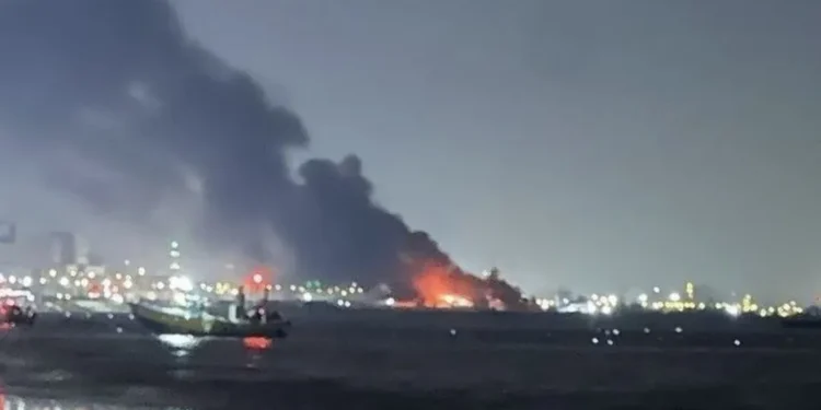 US Launches Massive Strikes on Iran, Suspends Oil Sales Permit Following Hormuz Tanker Attacks