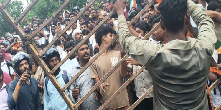 JPSC-JSSC Protesters Break 7-8 Barricades Near Yogda College, Push Toward Assembly Again