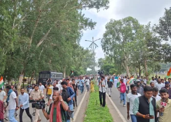 JPSC-JSSC Protesters Break Sixth Barricade, Push Toward Assembly as Devendranath Reaches Site on Palanquin