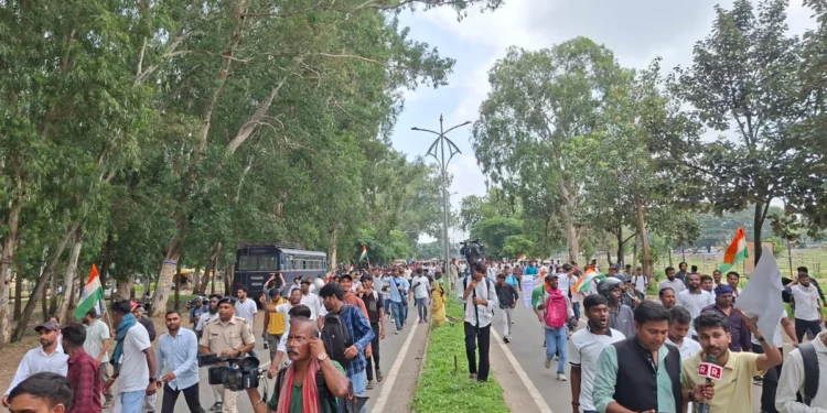 JPSC-JSSC Protesters Break Sixth Barricade, Push Toward Assembly as Devendranath Reaches Site on Palanquin