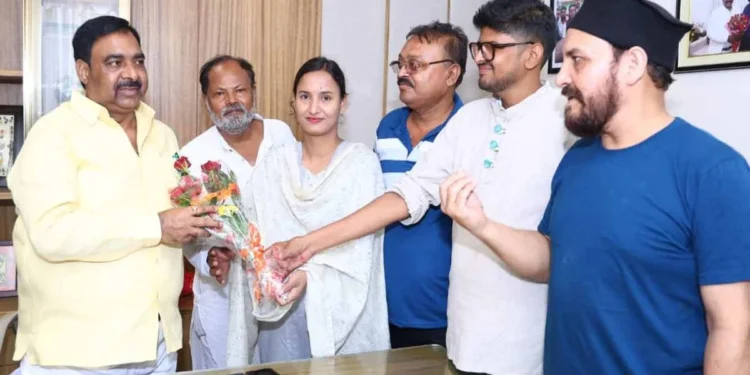 Joint Delegation Meets Industry Minister Over JPSC-JSSC Exam Row, Demands SIT Probe