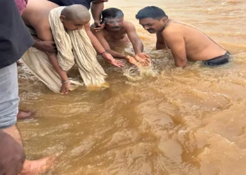 Son Shreyash Immerses Minister Sudivya Sonu’s Ashes in Barakar River