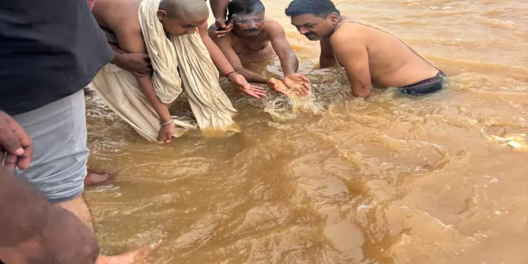 Son Shreyash Immerses Minister Sudivya Sonu’s Ashes in Barakar River